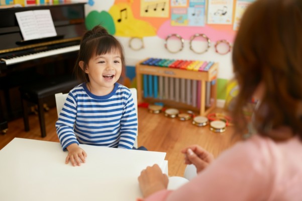เลียนเสียงร้องเพลง: เทคนิค imitation singing ใน หลักสูตร junior music course เพื่อสร้างรากฐานดนตรีเด็ก - mustore