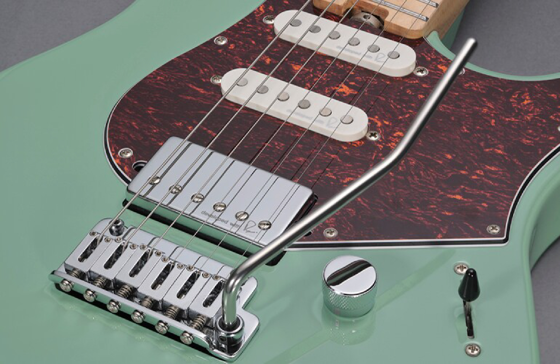 ปิ๊กอัพ Reflectone ร่วมพัฒนากับ Rupert Neve Designs บนกีตาร์ Yamaha Pacifica Standard Plus